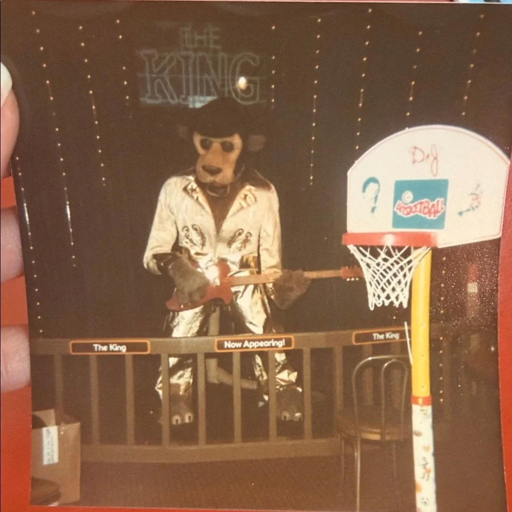 “The King” animatronic character from OG Chuck E. Cheese’s Pizza Time Theatre - Picture 2 of 3